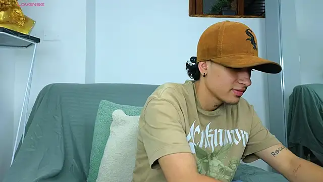 Stiven Benet  online show from 11.08.25