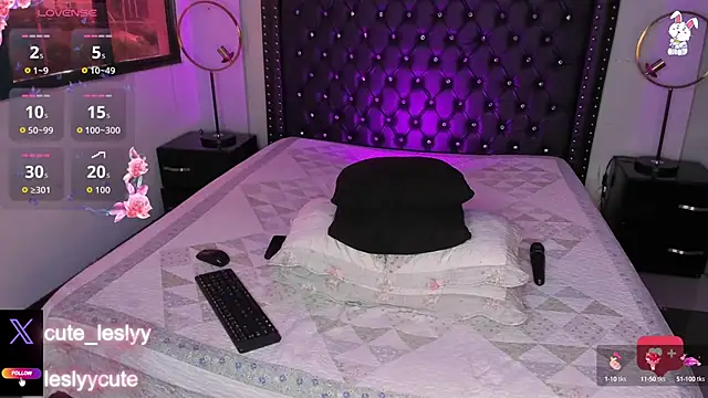 Snapshot of lesly_cutee chatting on 10.10.25 lesly cutee online show from 10.10.25