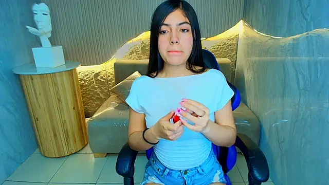 Snapshot of cami_goddess_r chatting on 10.15.25 cami goddess r online show from 10.15.25