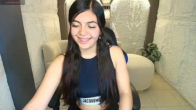 Snapshot of cami_goddess_r chatting on 10.24.25 cami goddess r online show from 10.24.25