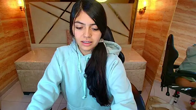 Snapshot of cami_goddess_r chatting on 11.06.25 cami goddess r online show from 11.06.25