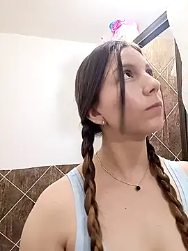 Snapshot of Arianna_Moss chatting on 11.05.25 Arianna Moss online show from 11.05.25