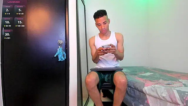 Snapshot of kenan_2601 chatting on 10.18.25 kenan 2601 online show from 10.18.25