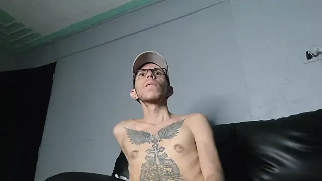 Snapshot of AlexandroRossi chatting on 10.30.25 AlexandroRossi online show from 10.30.25