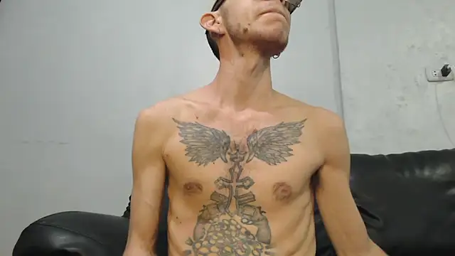 Snapshot of AlexandroRossi chatting on 11.14.25 AlexandroRossi online show from 11.14.25