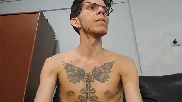 Snapshot of AlexandroRossi chatting on 11.15.25 AlexandroRossi online show from 11.15.25