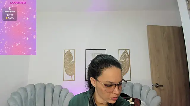 Ayshel cooperr online show from 10.26.25