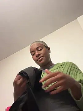 Snapshot of Tu_GataLinda chatting on 10.01.25 Tu GataLinda online show from 10.01.25