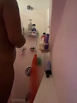 Snapshot of Tu_GataLinda chatting on 10.25.25 Tu GataLinda online show from 10.25.25