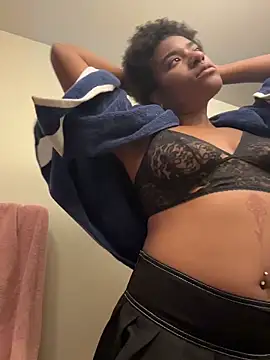 Snapshot of Tu_GataLinda chatting on 10.26.25 Tu GataLinda online show from 10.26.25