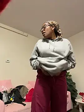 Snapshot of Tu_GataLinda chatting on 11.02.25 Tu GataLinda online show from 11.02.25