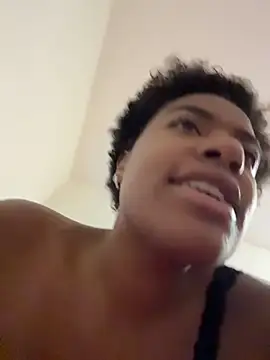 Snapshot of Tu_GataLinda chatting on 11.02.25 Tu GataLinda online show from 11.02.25