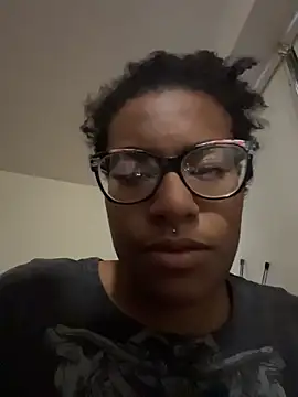 Snapshot of Tu_GataLinda chatting on 11.05.25 Tu GataLinda online show from 11.05.25