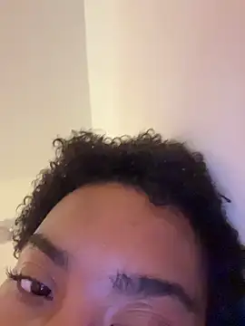 Snapshot of Tu_GataLinda chatting on 11.06.25 Tu GataLinda online show from 11.06.25