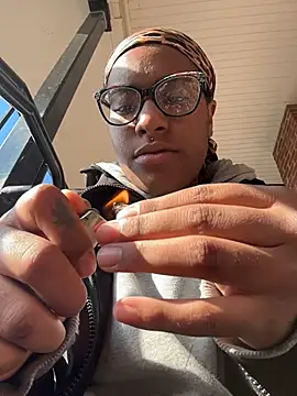 Snapshot of Tu_GataLinda chatting on 11.08.25 Tu GataLinda online show from 11.08.25