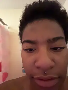 Snapshot of Tu_GataLinda chatting on 11.10.25 Tu GataLinda online show from 11.10.25