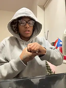 Snapshot of Tu_GataLinda chatting on 11.11.25 Tu GataLinda online show from 11.11.25