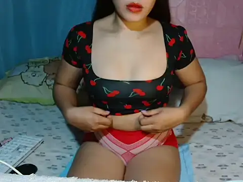 Snapshot of JuicyPussy4u chatting on 11.06.25 JuicyPussy4u online show from 11.06.25