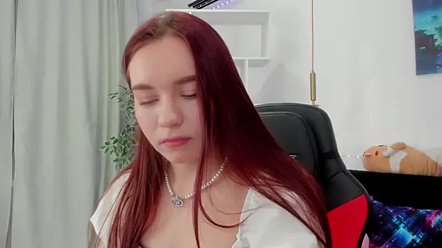 Snapshot of NoraHaynes chatting on 10.20.25 NoraHaynes online show from 10.20.25