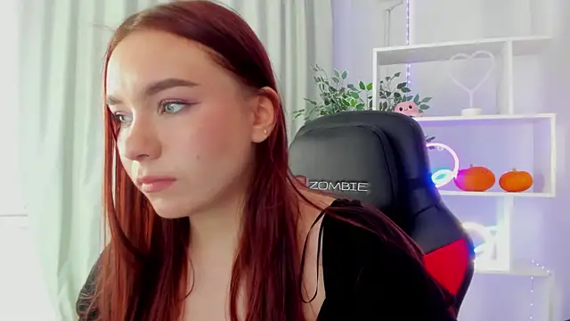 Snapshot of NoraHaynes chatting on 10.21.25 NoraHaynes online show from 10.21.25