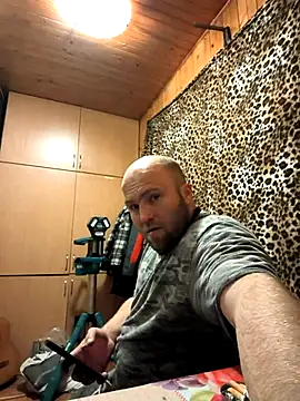 Snapshot of fbsinfo chatting on 10.27.25 fbsinfo online show from 10.27.25