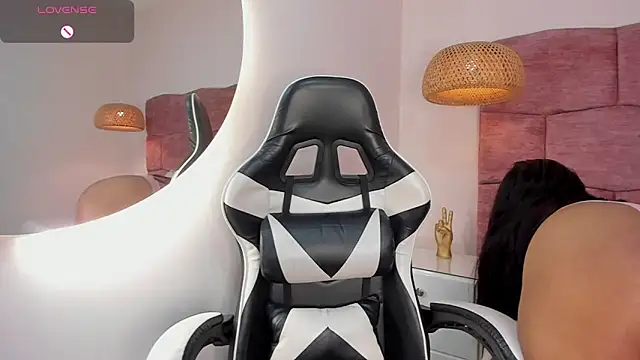 dani velvet online show from 10.30.25