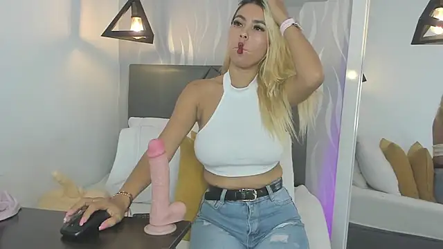 lucia-cute online show from 11.20.25