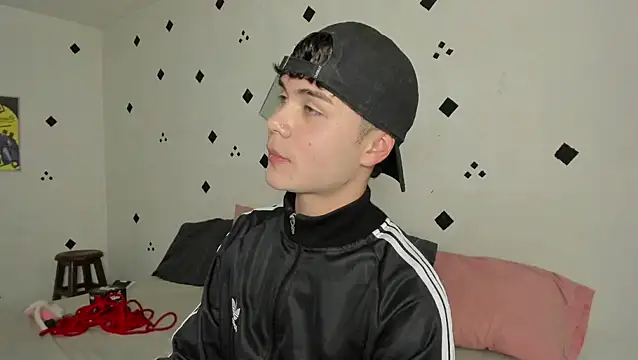 Snapshot of crushnier1 chatting on 09.30.25 crushnier1 online show from 09.30.25