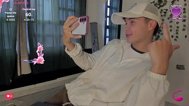 Snapshot of crushnier1 chatting on 10.04.25 crushnier1 online show from 10.04.25