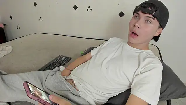 Snapshot of crushnier1 chatting on 10.21.25 crushnier1 online show from 10.21.25