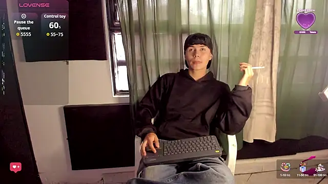 Snapshot of crushnier1 chatting on 10.25.25 crushnier1 online show from 10.25.25