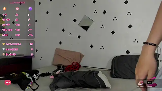 Snapshot of crushnier1 chatting on 11.06.25 crushnier1 online show from 11.06.25