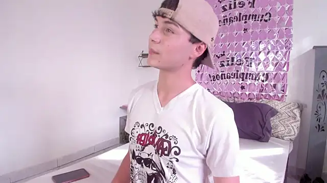 Snapshot of crushnier1 chatting on 11.10.25 crushnier1 online show from 11.10.25