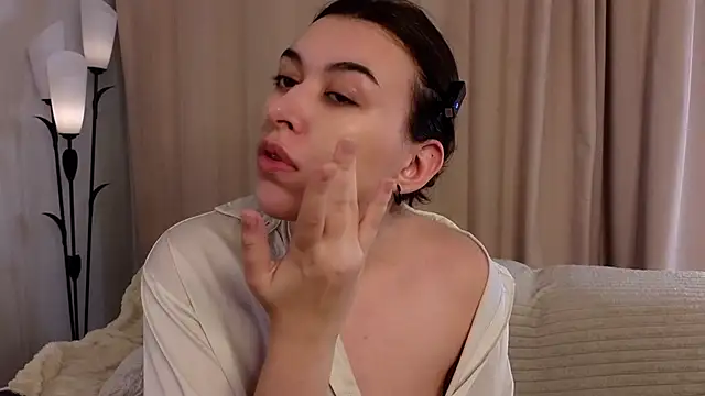 Snapshot of LilianBuskey chatting on 09.14.25 LilianBuskey online show from 09.14.25