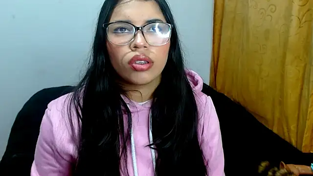 Snapshot of Naomi-Simpson chatting on 10.12.25 Naomi-Simpson online show from 10.12.25