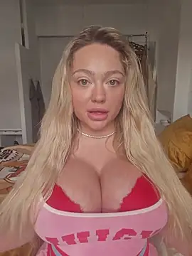 Snapshot of misstitmouseofficial chatting on 10.05.25 misstitmouseofficial online show from 10.05.25