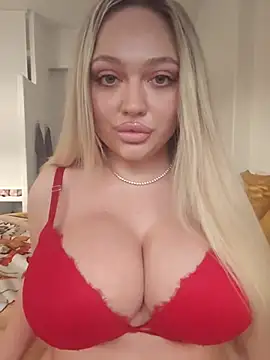 Snapshot of misstitmouseofficial chatting on 10.18.25 misstitmouseofficial online show from 10.18.25