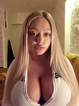 Snapshot of misstitmouseofficial chatting on 11.06.25 misstitmouseofficial online show from 11.06.25