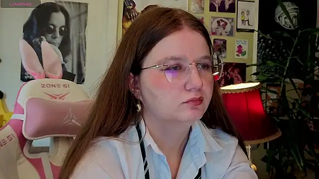 Sienna-Cow online show from 10.07.25