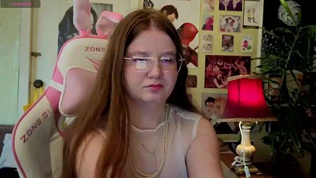 Sienna-Cow online show from 10.10.25