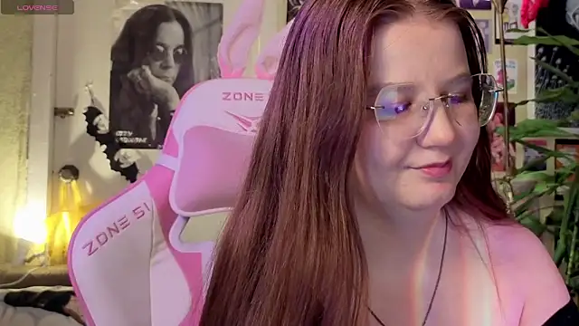 Sienna-Cow online show from 11.07.25