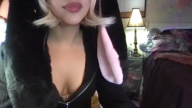 Snapshot of nekowaifuuu chatting on 10.22.25 nekowaifuuu online show from 10.22.25