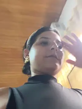 Alina0 online show from 10.23.25