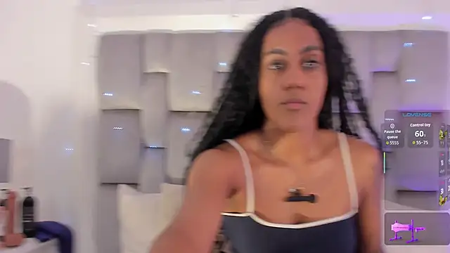 Snapshot of OnlyGia chatting on 10.04.25 OnlyGia online show from 10.04.25