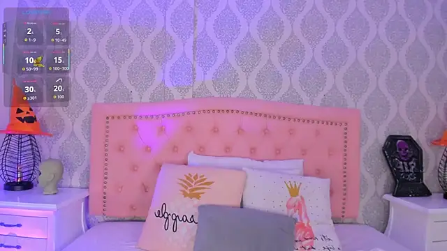 Snapshot of OnlyGia chatting on 10.30.25 OnlyGia online show from 10.30.25