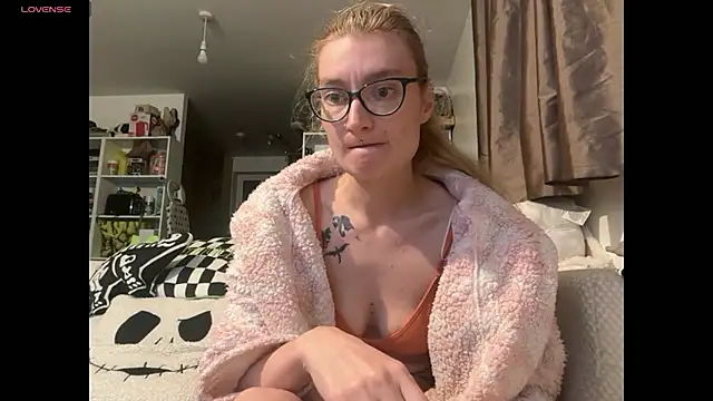 Snapshot of harleyblair chatting on 09.17.25 harleyblair online show from 09.17.25