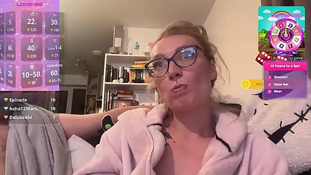 Snapshot of harleyblair chatting on 10.22.25 harleyblair online show from 10.22.25