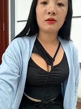 Snapshot of asian_2k chatting on 10.24.25 asian 2k online show from 10.24.25