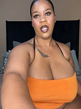 Snapshot of THICKBUNNYCHICKxxx chatting on 06.26.26 THICKBUNNYCHICKxxx online show from 06.26.26