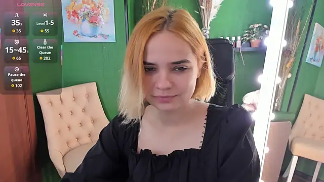 Snapshot of Gina_Dawson chatting on 10.17.25 Gina Dawson online show from 10.17.25